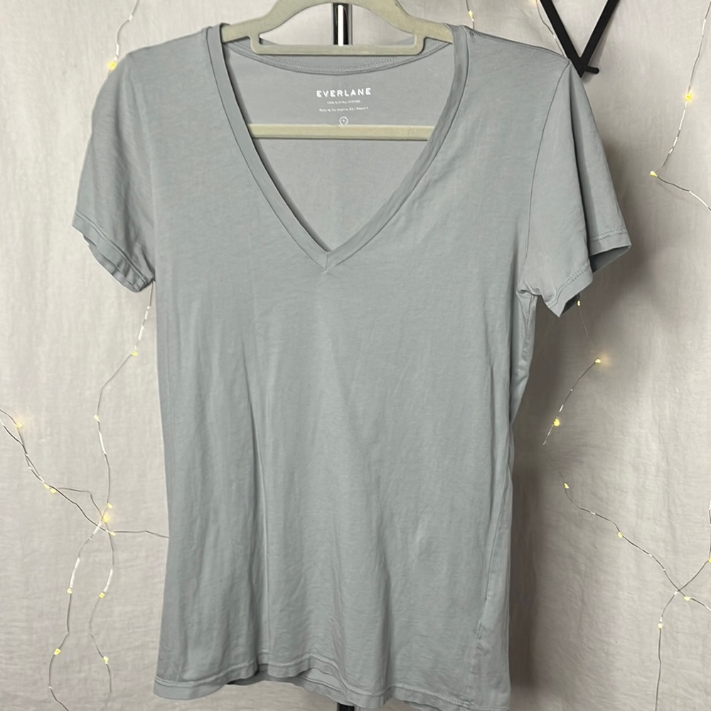 Everlane women’s v neck  supima cotton tee shirt sage green